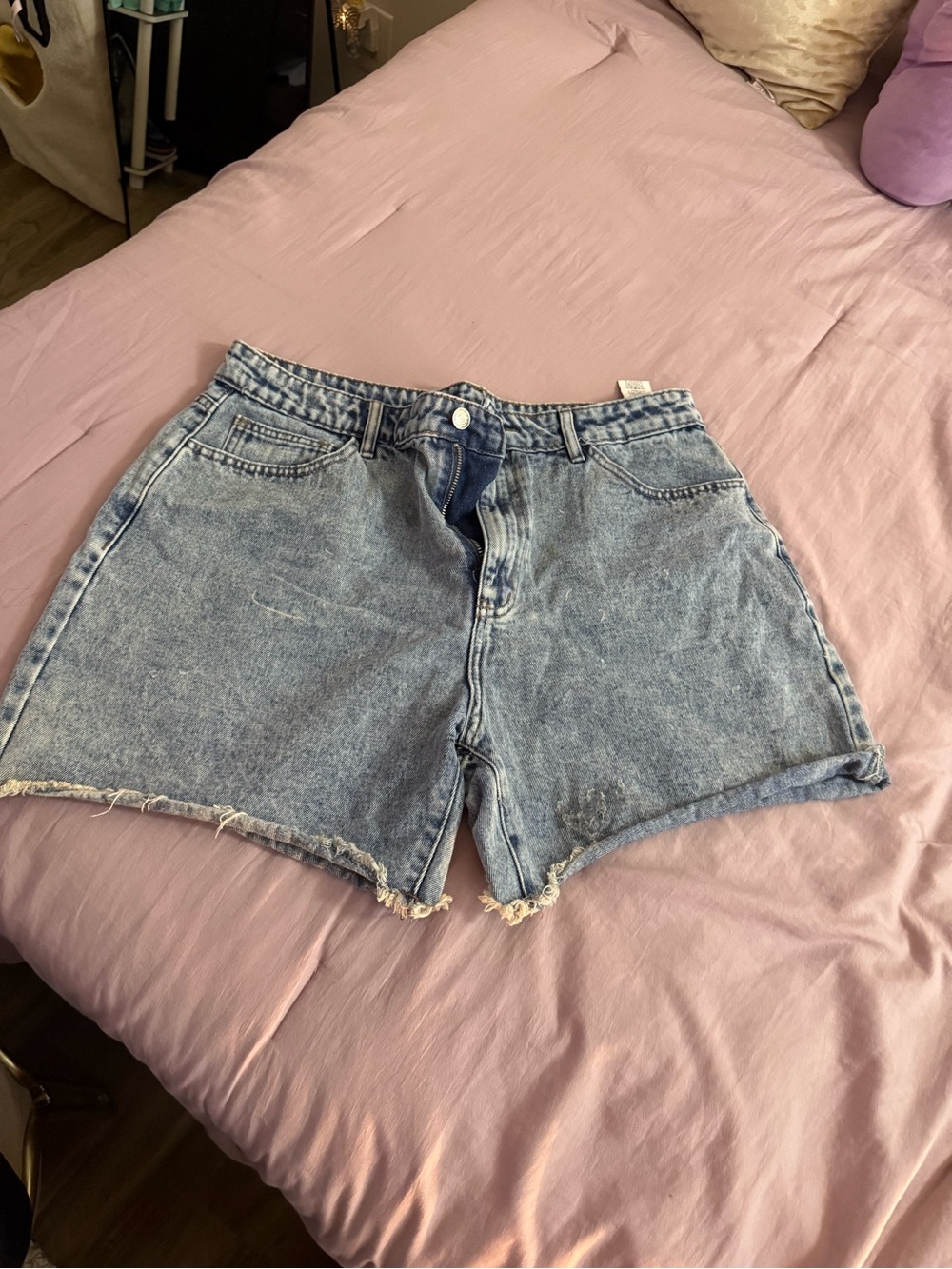 High-Waist Vintage Wash Denim Shorts - Light Blue